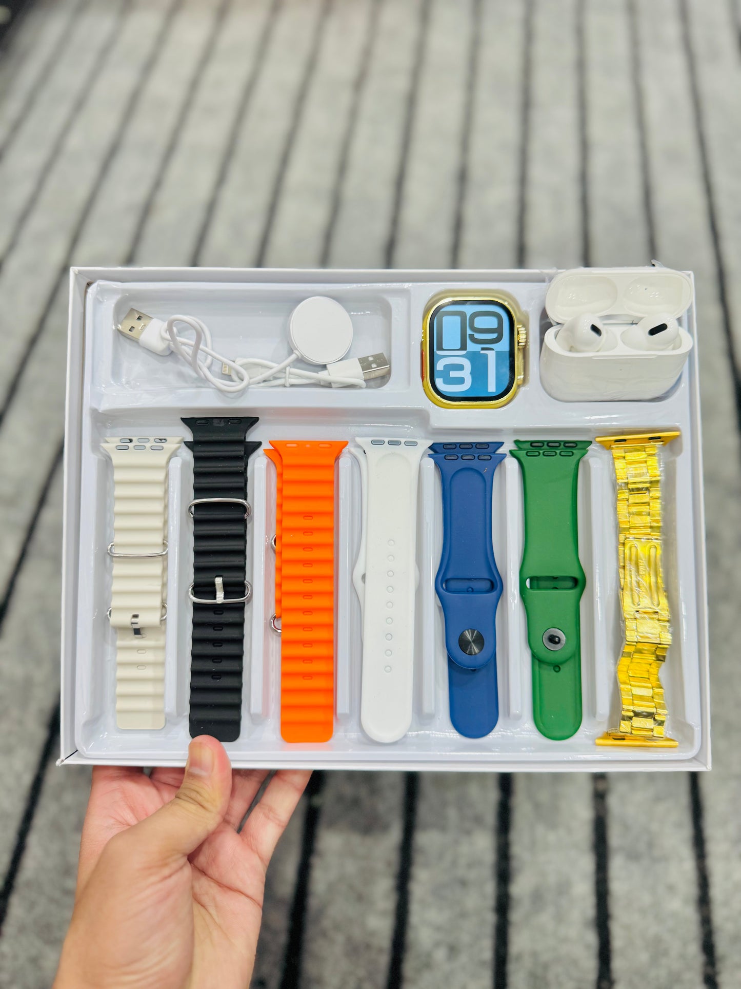 Gold Ultra 7 Straps With Free Air Pods